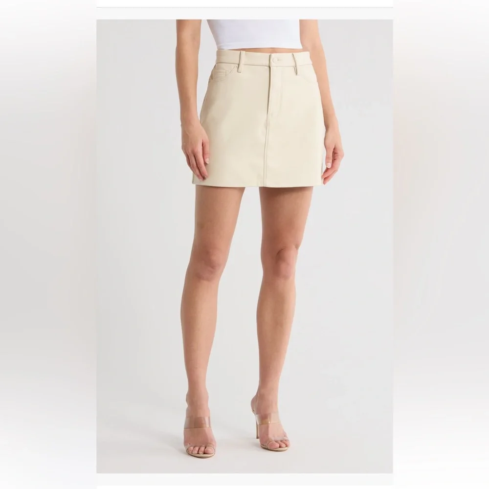 Good American Faux Leather Miniskirt cream size‎ 6 NWT